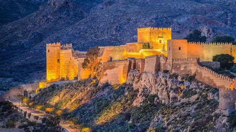 De Alcazaba van Almería: Een middeleeuwse vesting met adembenemende uitzichten!