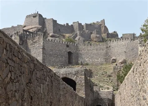  De Golconda Fort: Een imposante citadel met eeuwenoude geheimen!