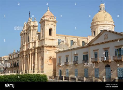  De Duomo van Noto: Een barok juweeltje op Sicilië!