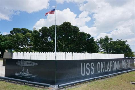 Het USS Oklahoma Memorial: Een Indrukwekkende Herinnering aan een Tragisch Verleden!